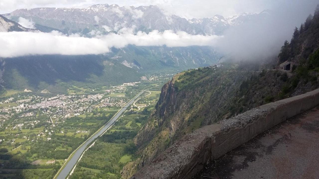 Chalet La Cachette Cyclists & Skiers Le Bourg-dʼOisans Zewnętrze zdjęcie