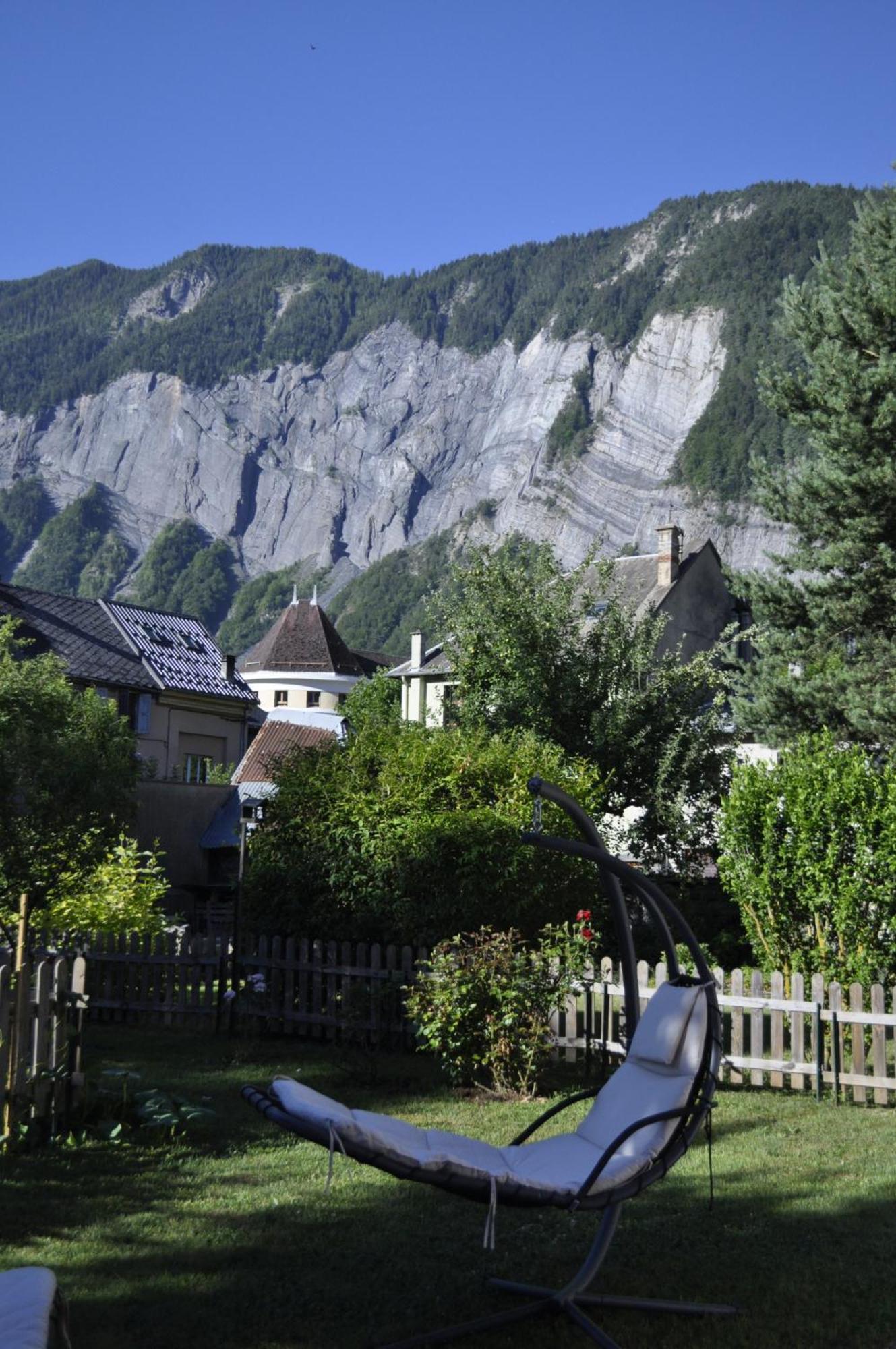 Chalet La Cachette Cyclists & Skiers Le Bourg-dʼOisans Zewnętrze zdjęcie